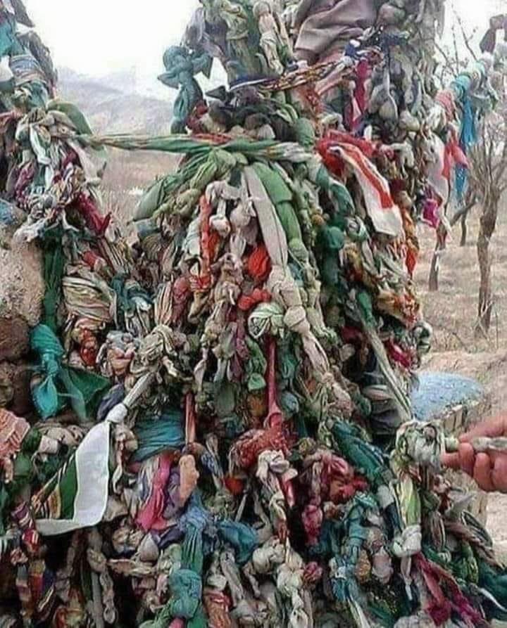 AbasinBarial's tweet photo. دا د یو زیارت جن‌‌‌‌‌‌ډې دي، خلکو ورپورې تړلې، یو اړخ یې دادی، چې موږ د سویې له لحاظه چېرته یو، خو بل اړخ یې دادی چې موږ څومره ساده زړي، باور کونکي او صادق یوو.
‌‌‌‌‌‌ډېر امکانات نه یوازې ژوند ته اړتیا لرو. https://t.co/iKNjtUmzOm