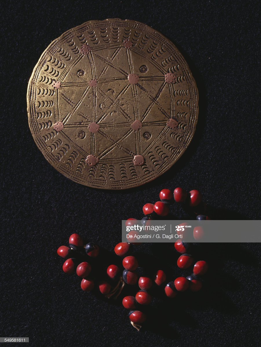 Memory disc and Rosary pea seeds (Abrus precatorius), tools used to weigh gold dust, Akan people, Ghana.Location: musee du quai Branly - ParisImage credits: DeAgostini Picture Library/Scala, Florence