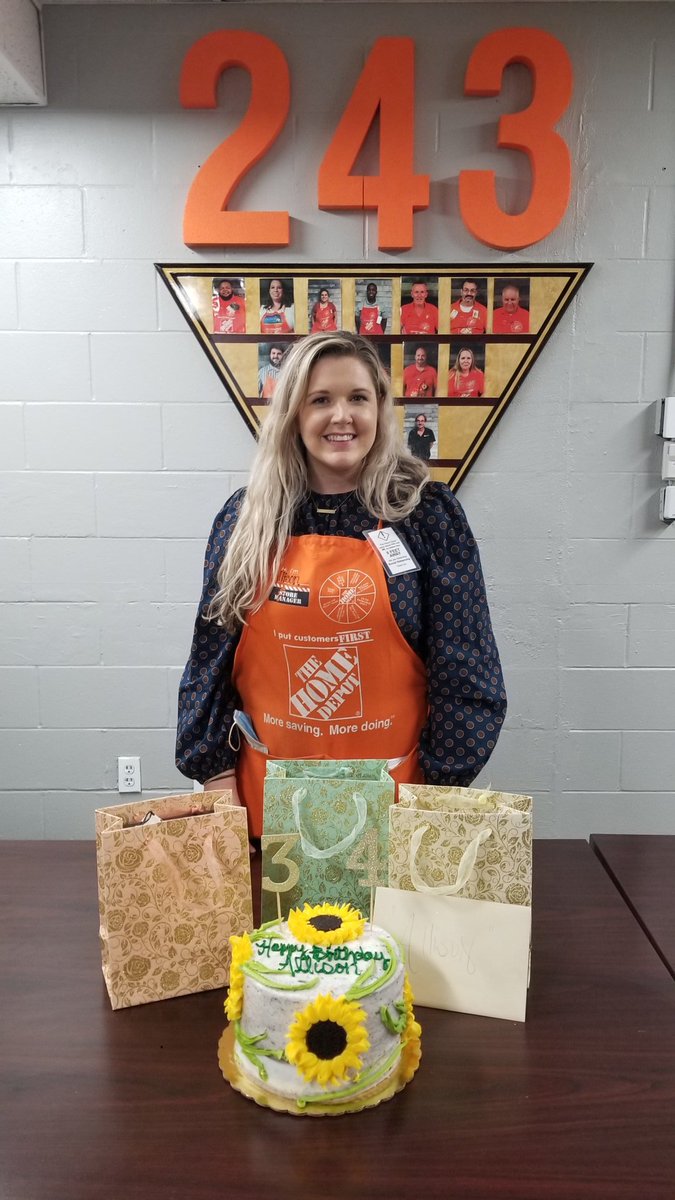 bg0917's tweet photo. Happy Birthday shout out to our Store manager at store 0243. Hope you have a wonderful day!! Happy birthday from all of us at 0243!!@Allison_HD @sgaskinshd @marlaina_smith @Nieca09136378 @jensherluvsgod https://t.co/21dz0K9MDb