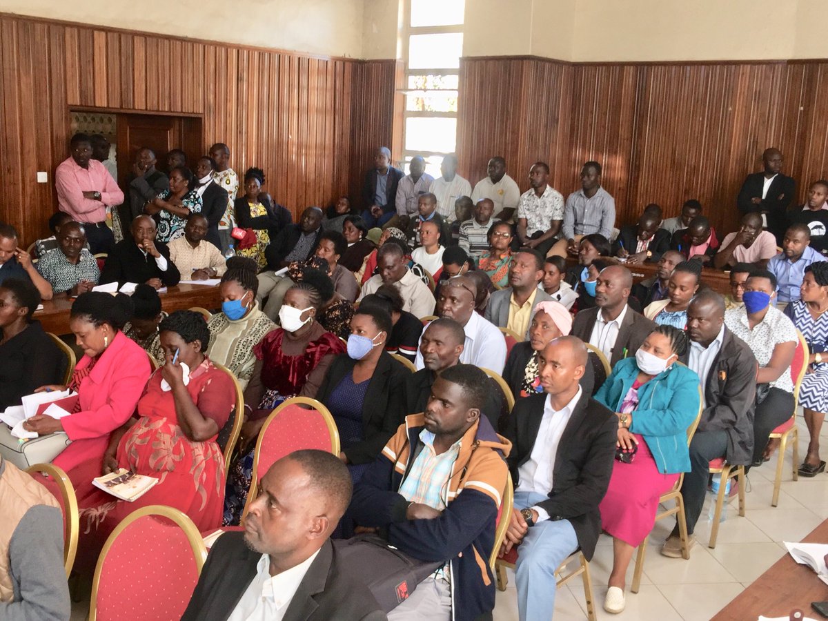 ya_mbeya's tweet photo. “ Ukusanyaji wa mapato na usimamizi wa matumizi yake, matumizi ya muda katika kazi, uwasilishaji wa ripoti za kazi za kila siku kwa watumishi wote pamoja na ushirikishwaji wa kazi kwa watumishi”Elias Amede Mkurugenzi wa Jiji la Mbeya akizungumza na watumishi jioni ya leo....... https://t.co/PS0GwevBWF