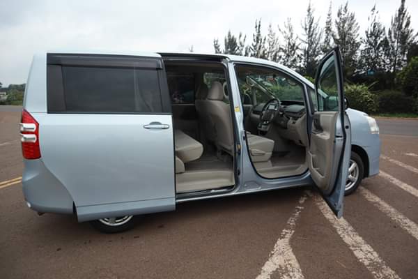Amembamagufuli_'s tweet image. I have this 2012 Toyota Noah that I'm selling at 1.5M