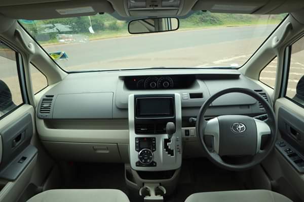 Amembamagufuli_'s tweet image. I have this 2012 Toyota Noah that I'm selling at 1.5M