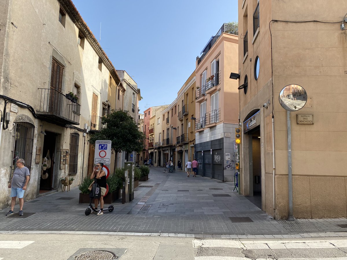 jordipujolar's tweet photo. Quina putada, la pilona s’ha tornat a quedar sense piles i tornen a poder passar cotxes al centre fora d’horari. Ja és mala sort, oi @matarocat? Segurississim que no és atribuible a cap mala gestió en materia de mobilitat, malpensats... Com era? #FemCentre? D’acord https://t.co/Z4xy7gTCLo