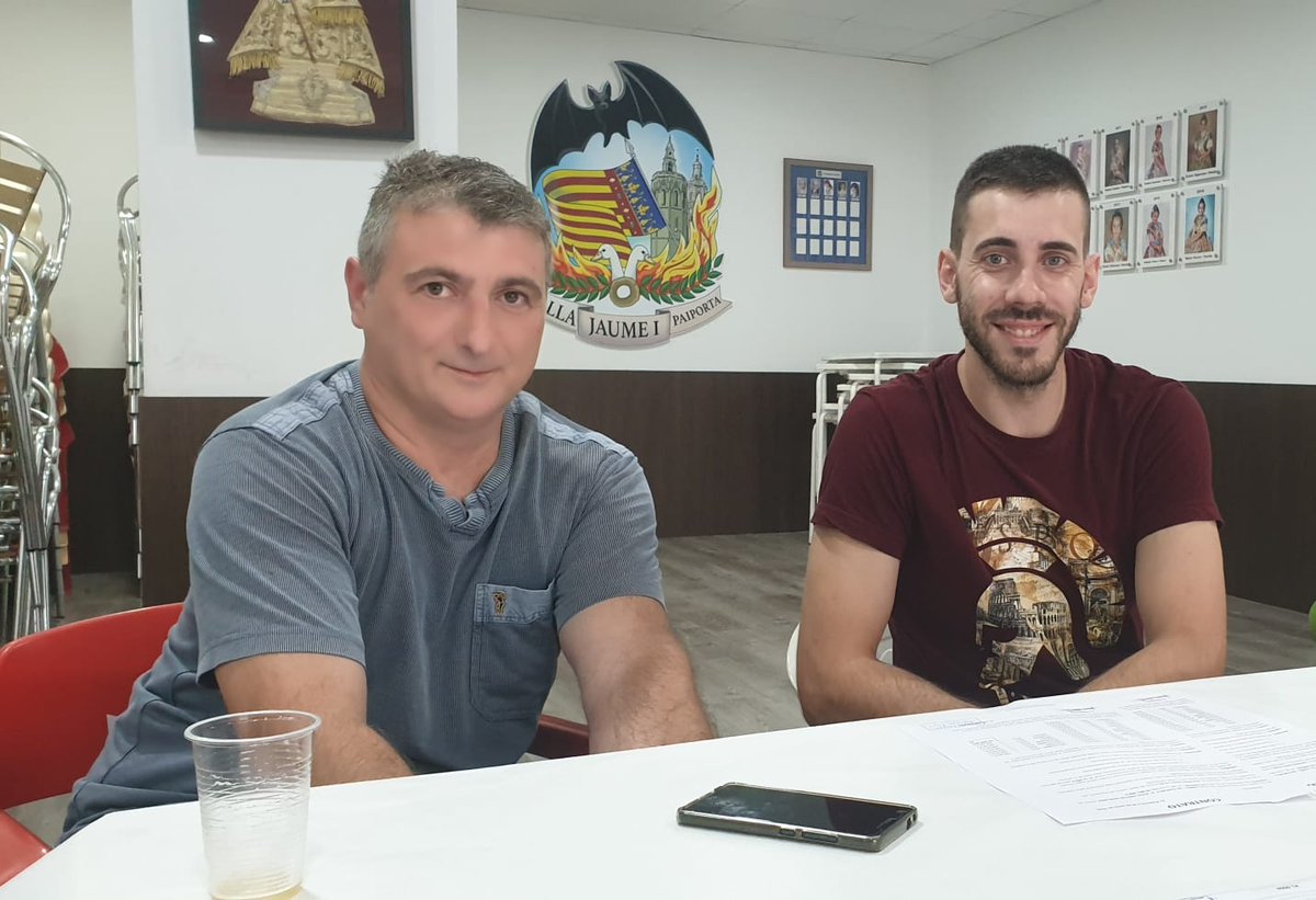 Firma con los artistas falleros para que de nuevo se hagan cargo de nuestros monumentos. Reiteramos nuestra confianza en Miguel Banaclocha, monumento grande, y Alfonso Díaz, monumento infantil. Apostamos por ellos. No nos defraudarán.