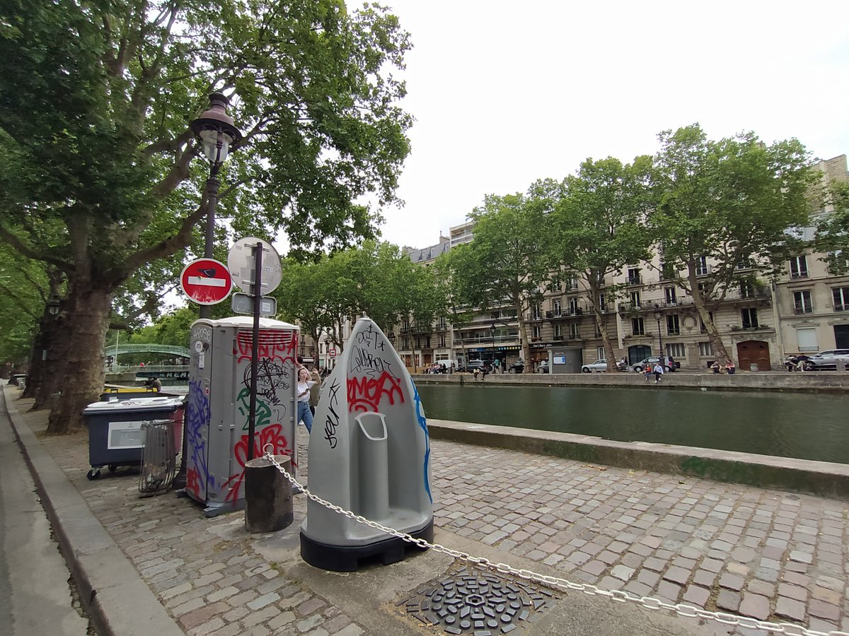 #Paris10 @Mairie10Paris @Anne_Hidalgo  @RuedesEcluses #CanalSaintMartin undercover:
Face aux images et discours politiques trompeurs diffusés par la maire sur la piétonnisation, j'ai décidé de documenter un peu en image la situation.
(Images et vidéos réutilisables librement!)