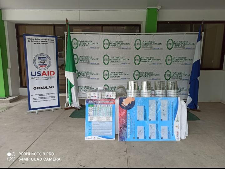 UMHHonduras's tweet photo. La @UMHHonduras junto con su socio estratégico @USAIDHonduras  con su comité de Emergencia #UMHGIRD han entregado al @HE_Honduras una guía que contiene material informativo de medidas de bioseguridad y protección para personal de salud y pacientes, caretas, https://t.co/v0eXlBBik7