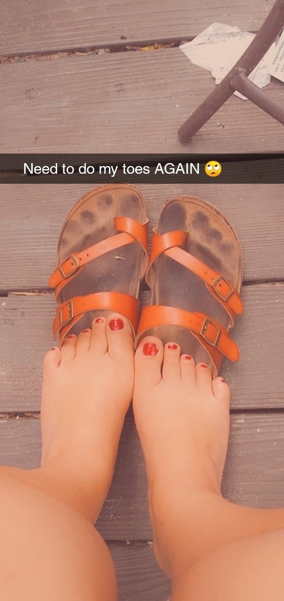 luckymissclover's tweet photo. What color should I paint them? 😋 

#footfetish #footpics #feet https://t.co/OOzJzWH9Lr