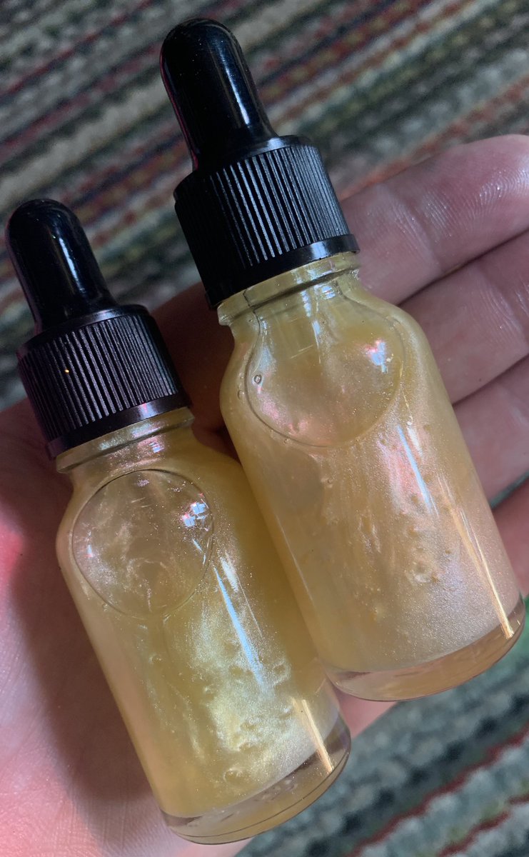 CBD bath oil 350mg+ 100% pure therapeutic grade essential oils -helichrysum, geranium & copaiba- infused into jojoba oil infused with pearl shimmer 💚 get 1 for $15 get 2 for $25