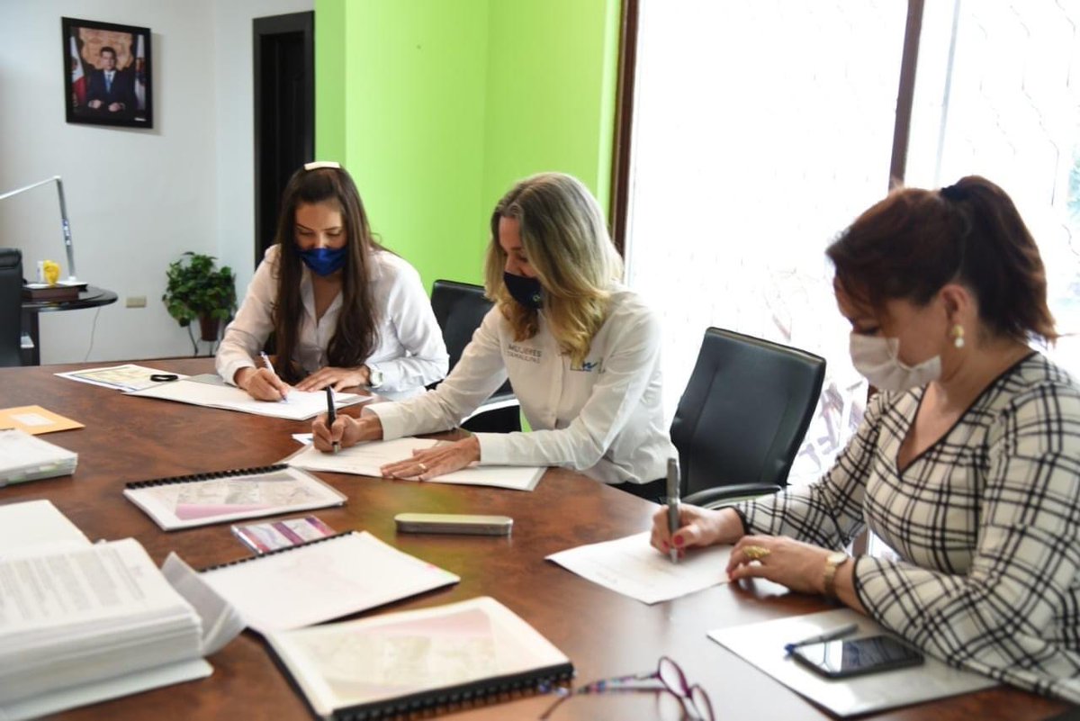 imtamaulipeca's tweet photo. @BlancaHdzR; Magistrada Presidenta del @TRIELTAM y @NohemiArguelloS; Consejera del @TodosSomosIETAM e integrantes del Comité del #OPPMT estuvieron hoy reunidas con @mefigueroamx , Directora del #IMT y Presidenta del OPPMT quien presentó esta tarde el Programa Anual de Trabajo. https://t.co/v0gGd2aMSy