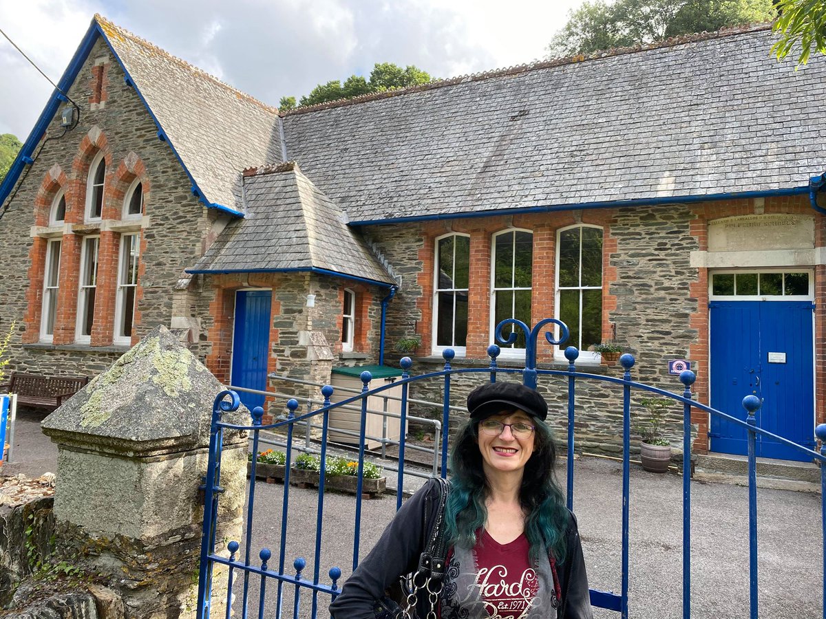 Lynette_C's tweet photo. #ThanksToVideoGames I've made fantastic new friends and I'm currently exploring a beautiful part of England I would probably never have visted otherwise.
#TheLostCrown #Blackenrock #BarrowHill #Saxton #TheDarklingRoom #ShadowTorStudios
#Polperro #TheHurlers #Cornwall https://t.co/D18ZANygO1