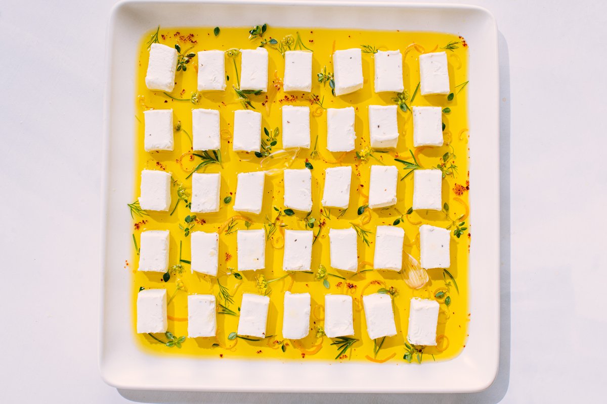 CHEVOOlife's tweet photo. Did you know goat’s milk contains capric acid, which has been shown to possess antibacterial and anti-inflammatory properties? Just another reason to feel better about eating goat cheese if you ask us. #CHEVOO #CHEVOOlife #sonomacounty #healthyfood #healthbenefits https://t.co/8LjhxkuKYt