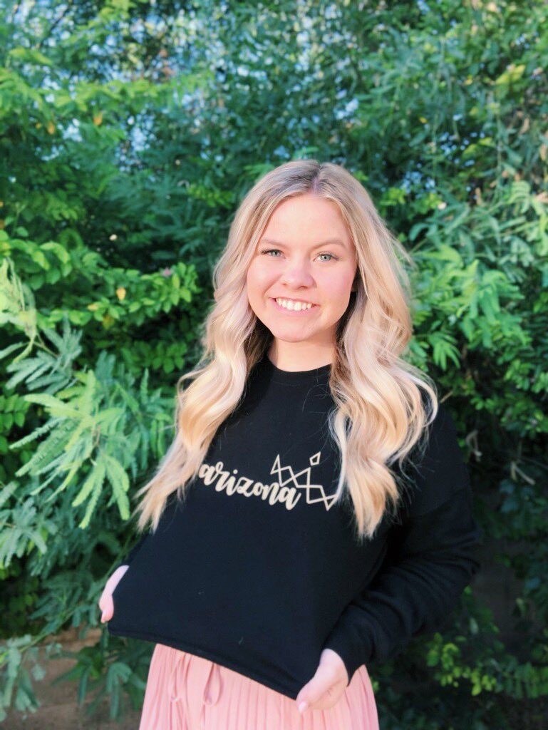 DesertRoseOT's tweet photo. ★Miss Arizona Apparel★
I love rocking my adorable Miss Arizona sweatshirt!! It’s so comfortable and easy to pair with anything!! Check out @missazorg to see if you can get some super cute Miss Arizona clothes too💕
•
#MYCOT2020 #TeamYuma #Stepstowardthecrown #MAZOT https://t.co/bQGsijhumi
