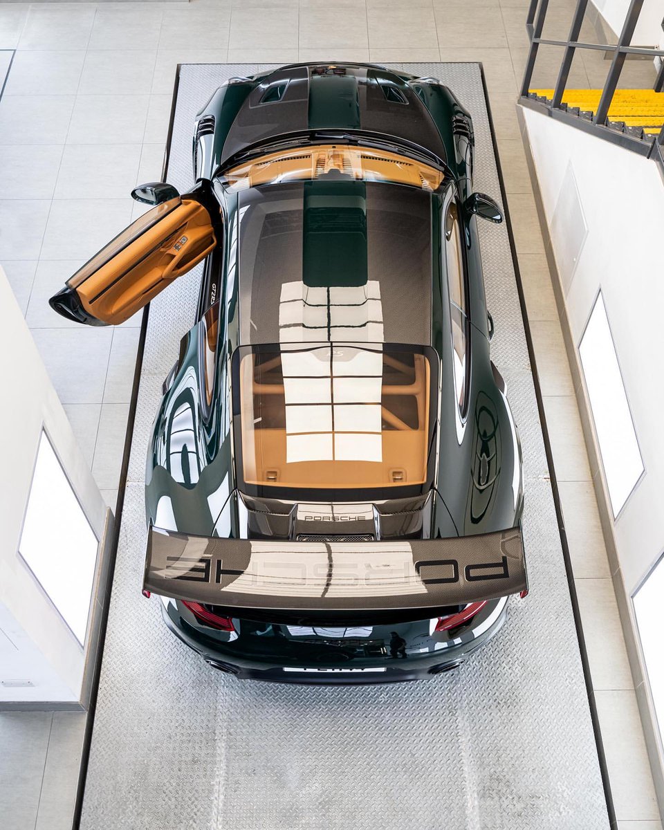 carpxrnpicx's tweet photo. GT2RS || ig: @/topazdetailing https://t.co/557Bh4faoI