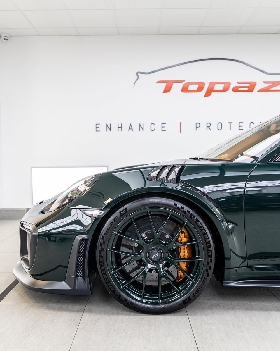 carpxrnpicx's tweet photo. GT2RS || ig: @/topazdetailing https://t.co/557Bh4faoI