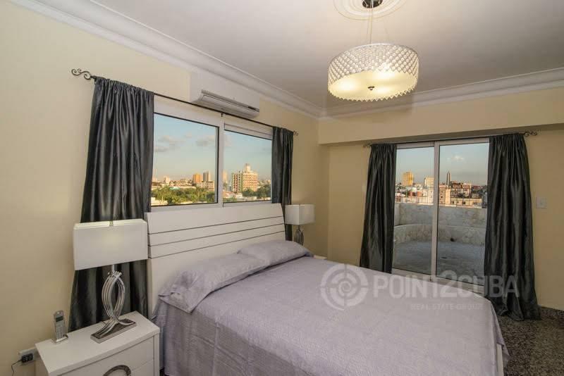 Point2Cuba's tweet photo. Check out this apartment in Vedado, #Havana. This Before-and-After is more than a #renovation: it's a work of art! 
#RealEstate #realestateinvesting #decoration https://t.co/bAM0Ygtq8p