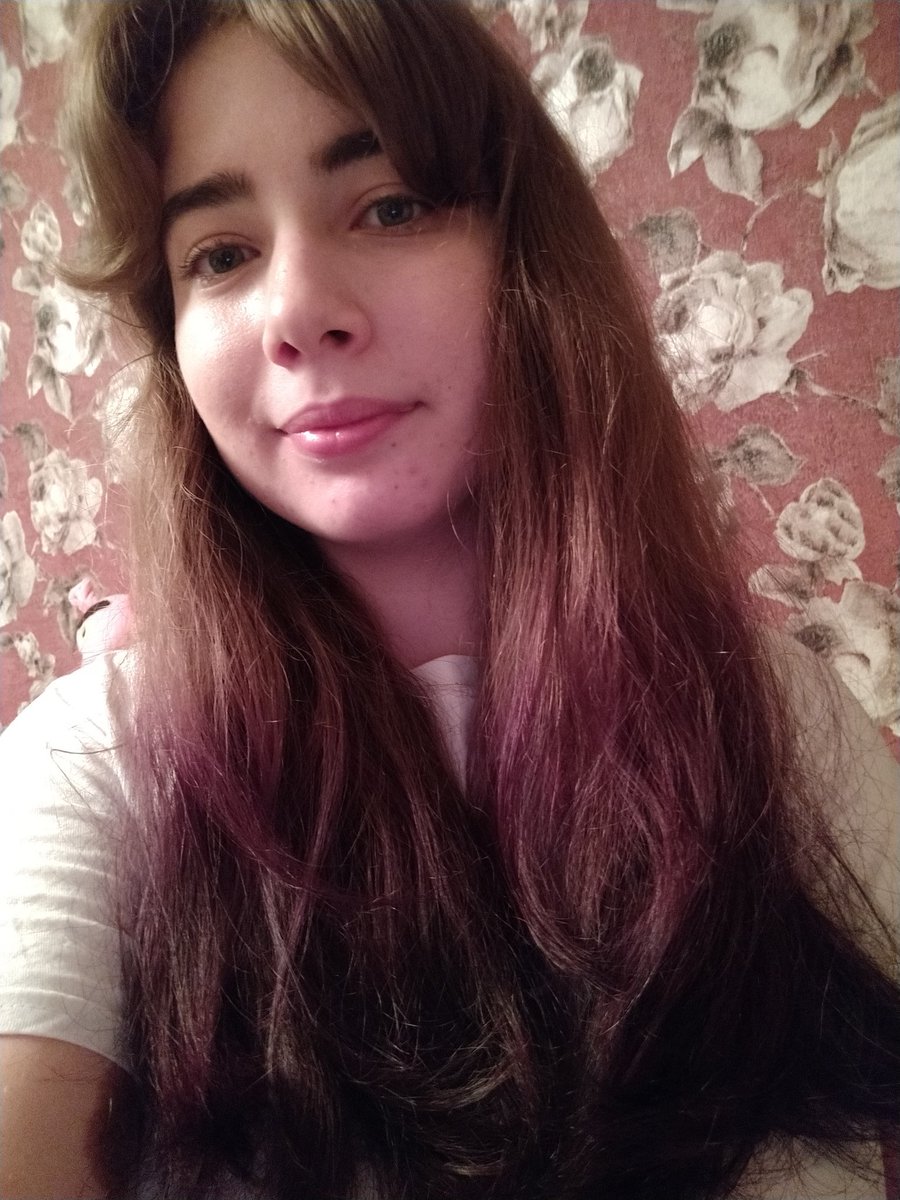 tellthemclyde's tweet photo. MY HAIR IS VIOLET 😳 https://t.co/Shc5fu0JTH