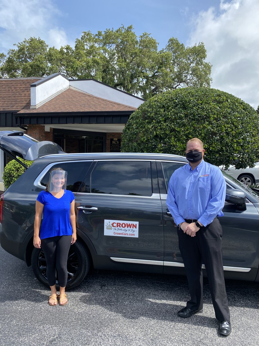 CrownCarsFL's tweet photo. Kia Motors America used their production facility in GA to make face shields for frontline workers. Crown Kia received their allocation of face masks and donated them today. @Kia, @FL_Dream_Center, @SPFreeClinic, @ClwFreeClinic, @RCSpinellas https://t.co/Xl7qrapulT
