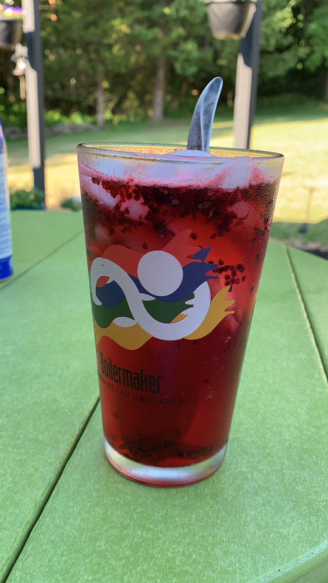 miranda_fae's tweet photo. @tasty #blackraspberryrosemarymule #thatsamouthful https://t.co/CL7Qye89Zl