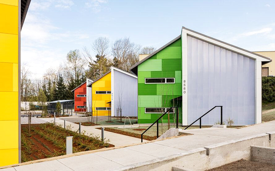 M3MOD_com's tweet image. #kag #breaking

Argyle Gardens, a new #Portland #Oregon modular co-housing development, provides #AffordableHousing for homeless / those affected by #ChinaVirus #pandemic

72 residents in studio &amp;amp; SRO-style units&amp;gt; inhabitat.com/modular-afford…

@CreativeHsg @HarvardGSD @SecretaryCarson