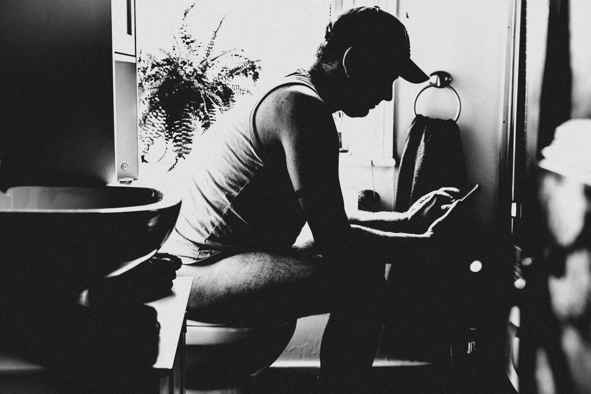 AdventureInPic's tweet photo. On the phone.

A photo of the typical modern day life that the smartphone and internet has introduced to our lives.

#ModernDayLife #Internet #Smartphone #Toilet #Life #ModernDay #NikonD5300 #Nikon #D5300 #BlackAndWhite @NikonProEurope @nikonownermag @UKNikon https://t.co/nEA2xsPNpE