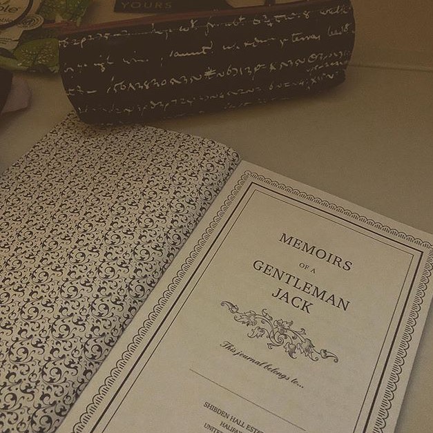 Beautiful photo of our #GentlemanJack journal from @mizadmittenz 🎩💕 Find yours at listerwickpress.com

#gentlemanjack
#annelister
#halifax
#listerwickpress
