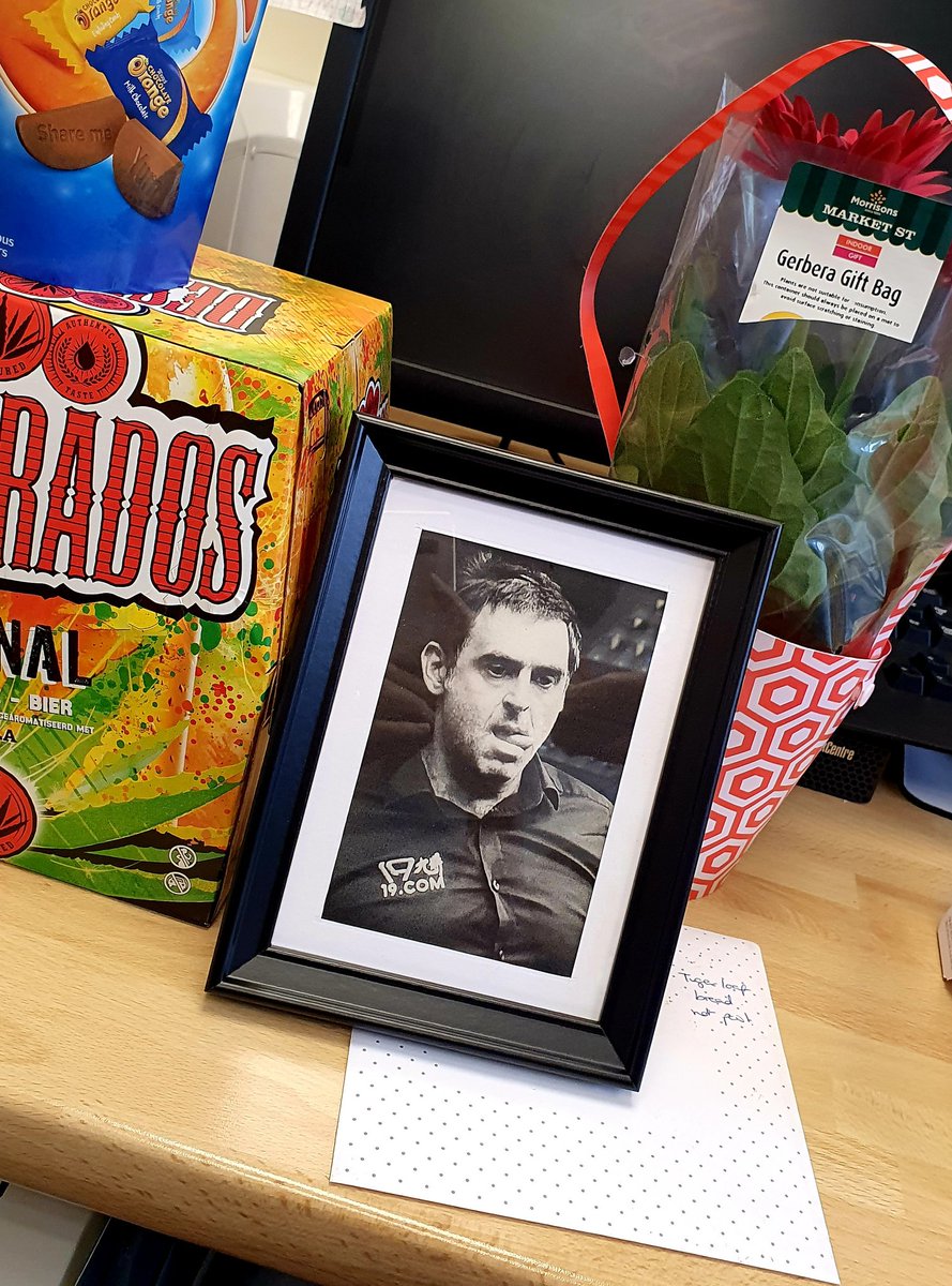 DonnaHamill2's tweet photo. Best birthday present EVER @ronnieo147 ....it will be pride of place in my living room 🤩 thanks sooo much @mariebosworth4 @juliette9016 @Zoe0411hotmail1 https://t.co/55SXfmN66v