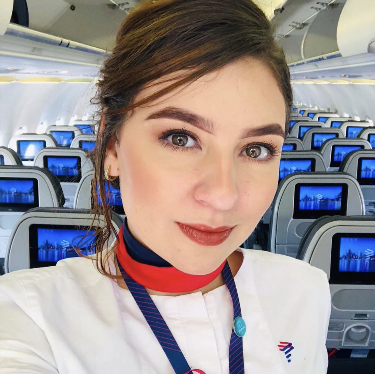 voecomissaria's tweet photo. “Quem sabe faz a hora, não espera acontecer” – Geraldo Vandré #comissariodevoo #aeromoca #aviacao https://t.co/rW4eyRRiWo
