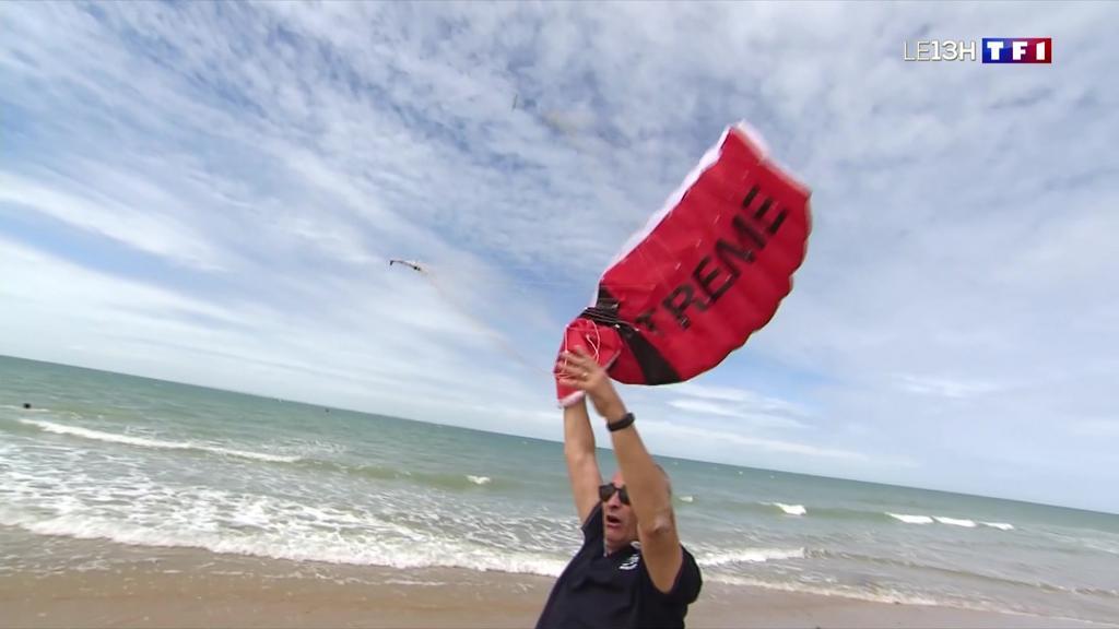 TF1Info's tweet photo. "Cet été avec vous" : des vacances sous la pluie à Ambleteuse https://t.co/YYigyGmDhX https://t.co/1uGUG8Wba2