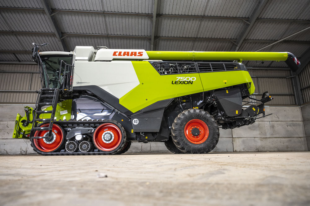 ProHorizonUK's tweet photo. The fantastic new CLAAS 7500 lexion has just arrived at Thoresby Farming &amp; Thoresby Livestock ready for action!! 👍 CLAAS Eastern 
#BritishFarming #CLAAS #CLAASLexion #CLAASCombine https://t.co/BxwuO41bTY