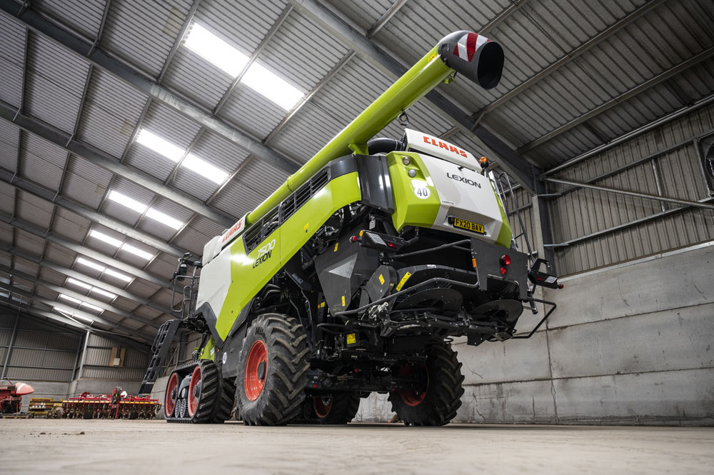 ProHorizonUK's tweet photo. The fantastic new CLAAS 7500 lexion has just arrived at Thoresby Farming &amp; Thoresby Livestock ready for action!! 👍 CLAAS Eastern 
#BritishFarming #CLAAS #CLAASLexion #CLAASCombine https://t.co/BxwuO41bTY