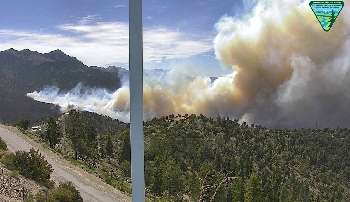 ClarkCountyNV's tweet photo. Great work by all the firefighters.
From @HumboldtToiyabe -> The #MahoganyFire was 100% contained July 7. There is still rehabilitation work to be done where suppression activity occurred. Firefighters will continue to patrol the area to ensure the fire perimeter remains secure. https://t.co/LbCB47raz5