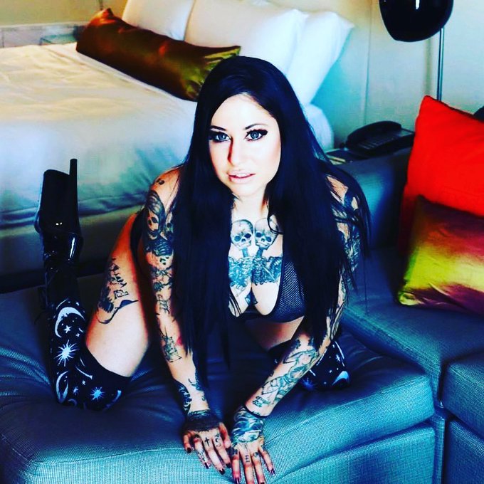 Down aaany one in Vegas have and projects coming up please DM me I&rsquo;m so fucking borrrrrrrred!!!!!!!!<a href="/tag/liveporn"class="tags"><span>#liveporn</span></a><a href="/tag/chatterbate"class="tags"><span>#chatterbate</span></a>