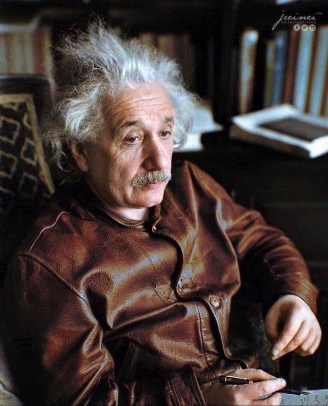 Toaster_Pastry's tweet photo. Einstein with a Kaweco Dia fountain pen (right hand). https://t.co/f0vWFe4S48
