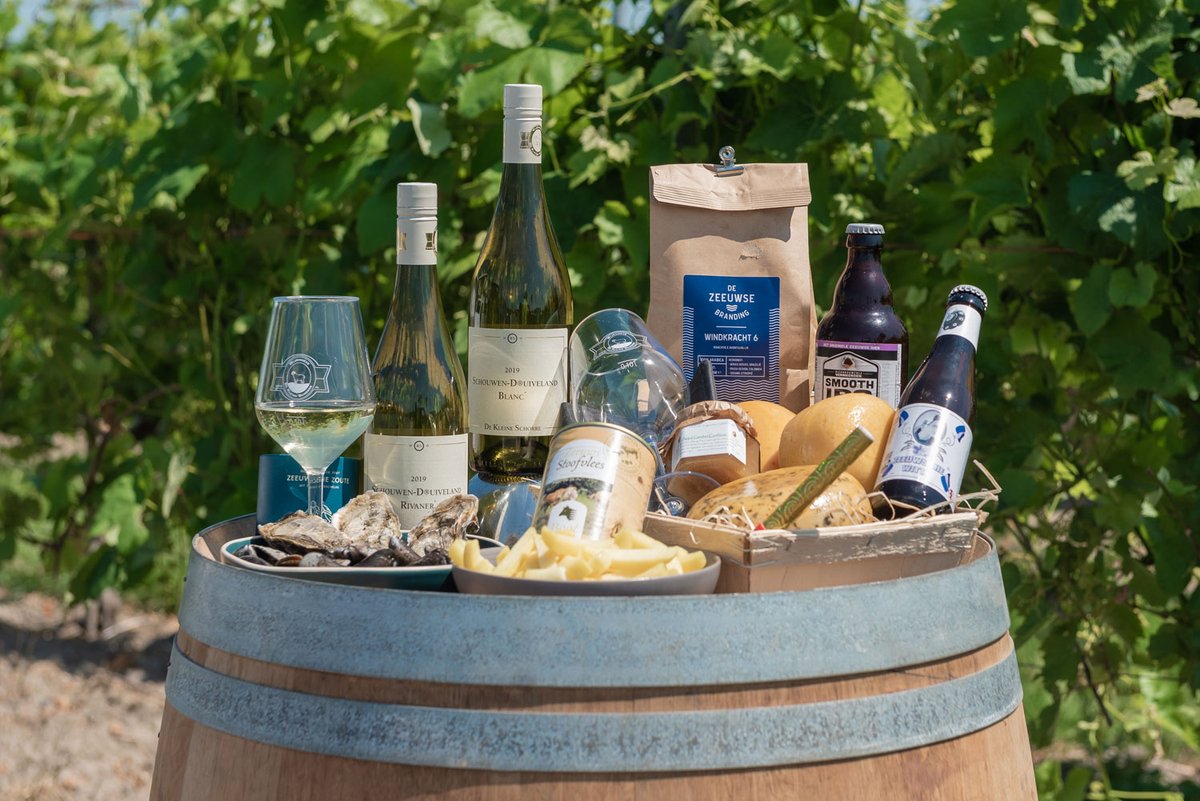 Dus wil je een doos bemachtigen met heerlijke #zeeuwse #producten? Ga dan snel naar bestellen.dekleineschorre.nl en zorg dat je een box reserveert! We zien jullie graag op 31 juli om de box op te halen tijdens onze #druif_thru!

#wijnfeest #wijnhoevedekleineschorre #kleineschorre #hmm