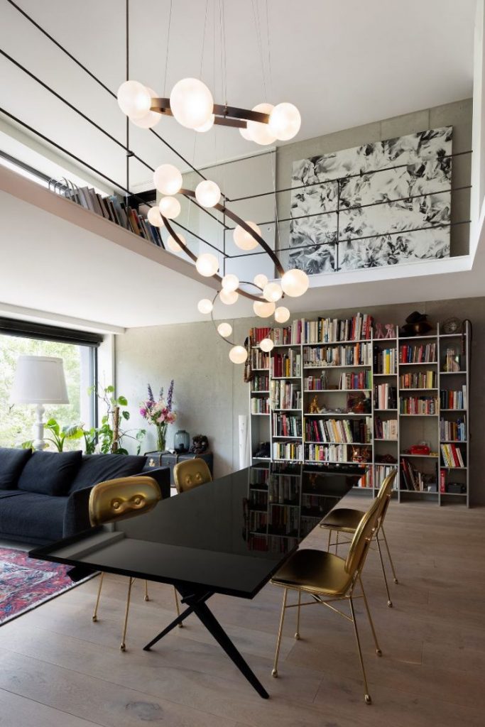 Best_IDblog's tweet photo. Inspired by the freedom of floating bubbles and running barefoot in the open air, Marcel Wanders created a new lighting design for Moooi. Each glass element of Hubble Bubble symbolizes a youthful spirit that returns home with an everlasting memory.  #light https://t.co/sP72DVeWQr https://t.co/0HaPYkzzm2