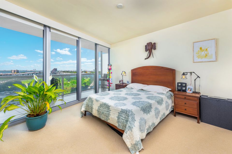 LucasLechuga's tweet photo. 2 Bedroom Corner Unit at MarinaBlue - Now Asking $435,000 🌟🌟🌟 - https://t.co/Y5b0QGkAKI https://t.co/ATo7PclpTr