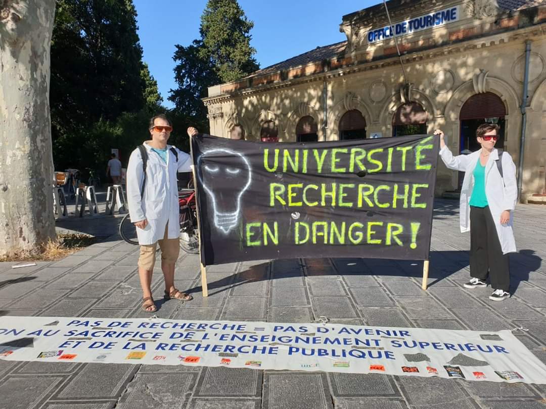 MRessiguier's tweet photo. #Rassemblement aujourd'hui à #Montpellier  pour le #Retrait de la #Loi de Programmation Pluriannuelle de la #Recherche.

#LPPR
#StopPrecarite
#StopConcurrence
#PreservonsLaRechercheFondamentale
#PreservonsLaRechercheEnSciencesHumaines
#ServicePublic
#Solidarite
#TousConcernes https://t.co/MEP4quclyd