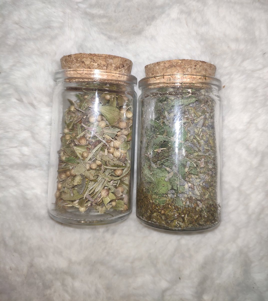 plantswitch's tweet photo. 🌿 CONCOURS 🌿

Petit concours pour gagner : 
- une tisane (faite par ma maman)
- un thé (lavande, thym, menthe) 

! tout est bien sûr fait maison ! 

Pour participer : 
- me follow 
- rt le tweet
- laisser un commentaire 

Tirage au sort : Lundi 13 juillet 

Bonne chance 💚 https://t.co/pP1Gb7axHX