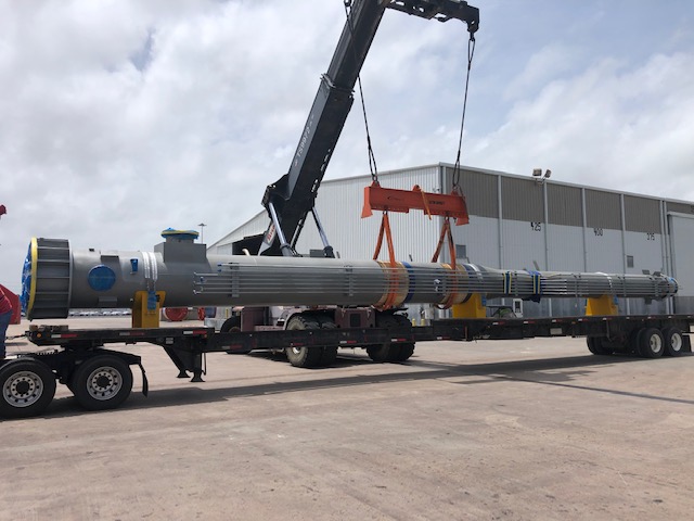A day at work in Freeport, TX! You got to get the lifting point absolutely spot on! Our experienced team on site makes it happen! #thenewhorizon #totallogistics #automotiveindustry #supplychainsolutions #breakbulk #projectcargoes