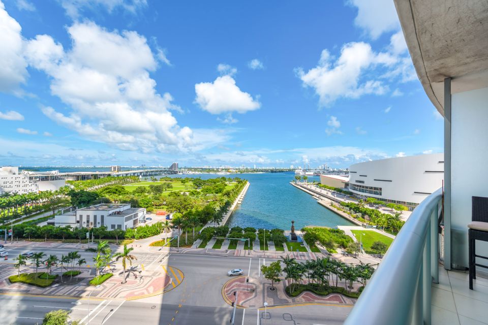 LucasLechuga's tweet photo. 2 Bedroom Corner Unit at MarinaBlue - Now Asking $435,000 🌟🌟🌟 - https://t.co/Y5b0QGkAKI https://t.co/ATo7PclpTr