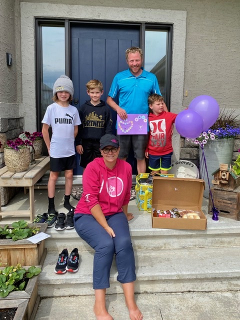 StolleryKids's tweet photo. For #StolleryThanks, we dropped off some treats for the George family. They're a Stollery family who always helps #StolleryKids - Kevin is one of our board members &amp; the whole family is a huge supporter of #TeddyBearFunRun. Thank you to the George family for all that you do 💜 https://t.co/pdeVd4gSWN