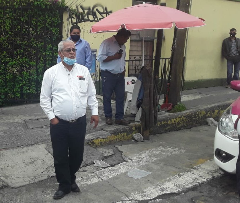 milenians_2_0's tweet photo. Esta persona quien se dice Representantes de taxistas (piratas) de la #CUT bloqueo por su pantalones Avenida del Rosal, en #AlvaroObregon hasta cuando permitiran esto @GobCDMX @LaSEMOVI @inveacdmx @OVIALCDMX @SSC_CDMX los ciudadanos ya no seremos rehenes de esos grupos! https://t.co/EcyDlXbKoO