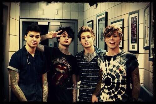 Bringing back the 5sos 2014 punk edits,a long ass thread: