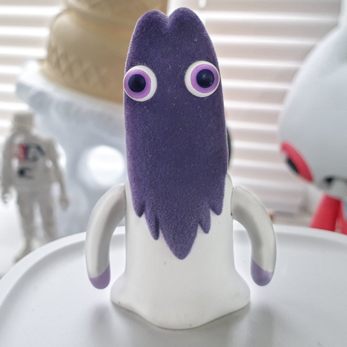 UncleAbsinthe's tweet image. The Symmetry Witch by @petefowler has been keeping an eye on me today....4 eyes to be precise! 👁👁👁👁

#petefowler #symmetrywitch #kensmysteriousworld #2003 #designertoys #uk #legend #eyeeye #witch #toyfamily #flocked