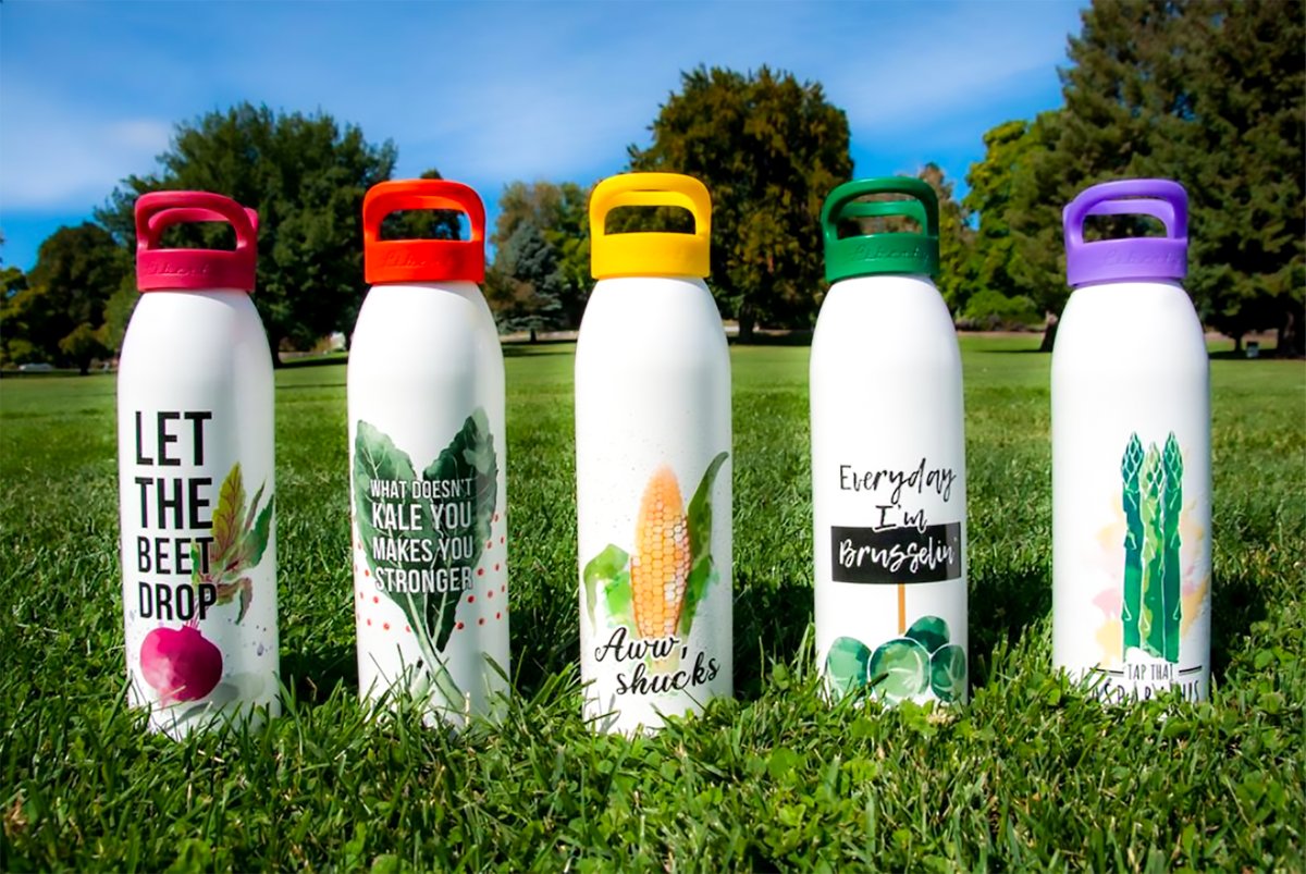 Anyone else becoming more of a chef in quarantine? Our kitchen friendly bottles with Sustainable Cooks are now on sale! Snag one today to pair with your next culinary adventure 🍽