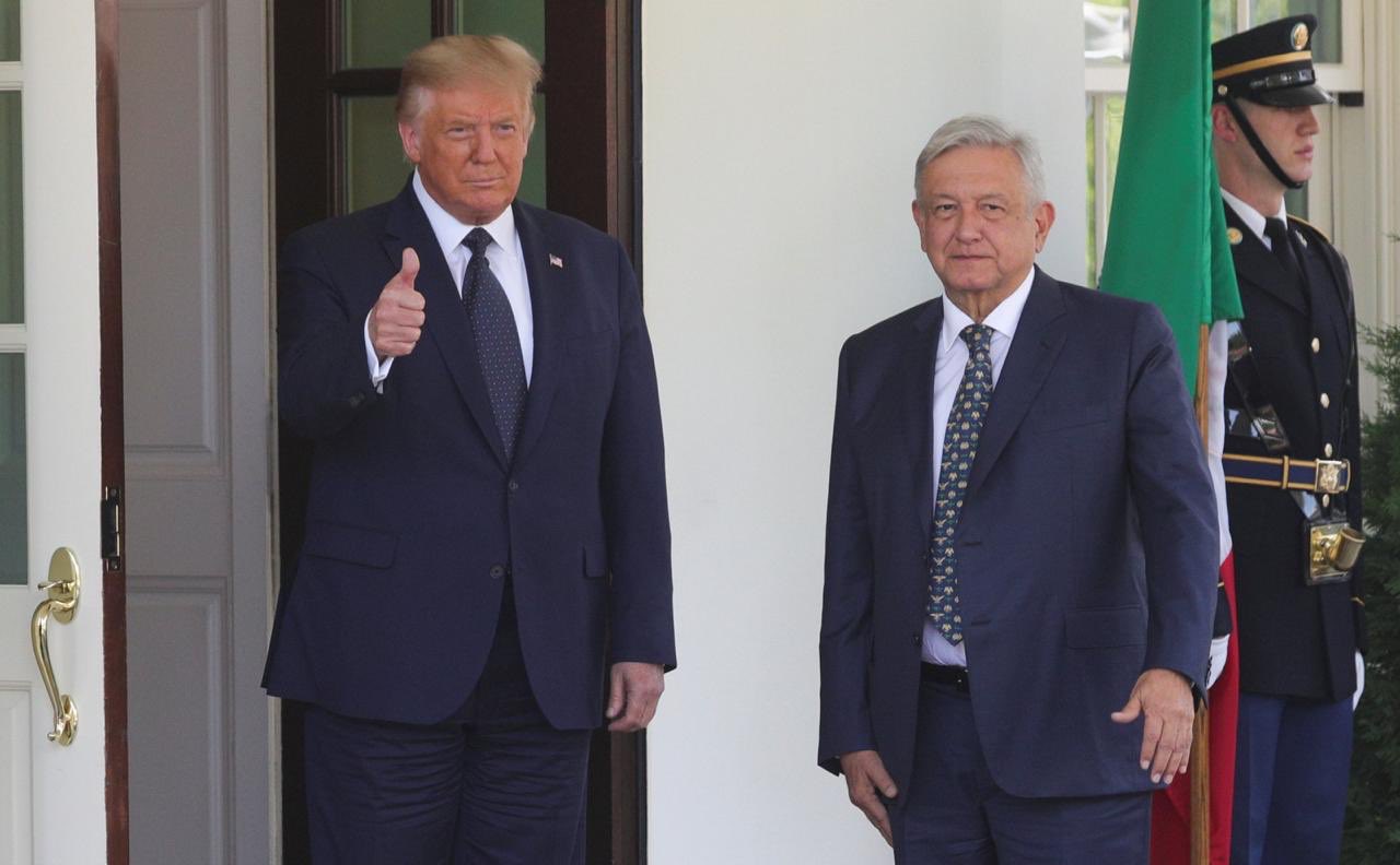Cuna de Grillos on Twitter: "[SÍMBOLOS] El presidente de México @lopezobrador_ a su primer encuentro con el presidente @realDonaldTrump con una corbata VERDE Bandera estampada con el Águila Juarista. El verde