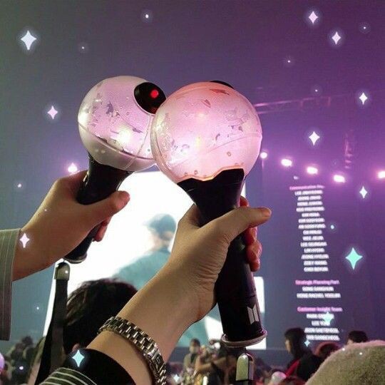 Mandunaz_'s tweet photo. Tam 7 yıl önce bugün 7 güzel adam tarafından  bize "ARMY" ismi verildi bu fandomun içinde olduğum için o kadar mutluyum ki fandomumla ve btsle gurur duyuyorum iyiki burdayım sonsuza kadar birlikte olalım birlikte çok güçlüyüz iyi ki doğmuşuz ARMY💜
#ARMYDAY 
#Happy7thBirthdayARMY https://t.co/y6y0eQCxGc
