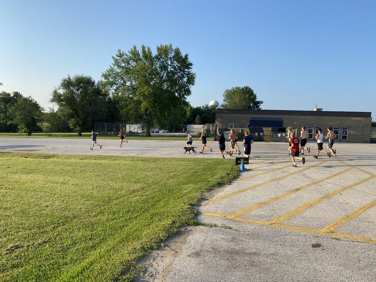 Another fabulous group on a hot Wednesday morning! #fultonhornetsxc <a href="/CoachHutchXC/">Doug Hutcherson</a>