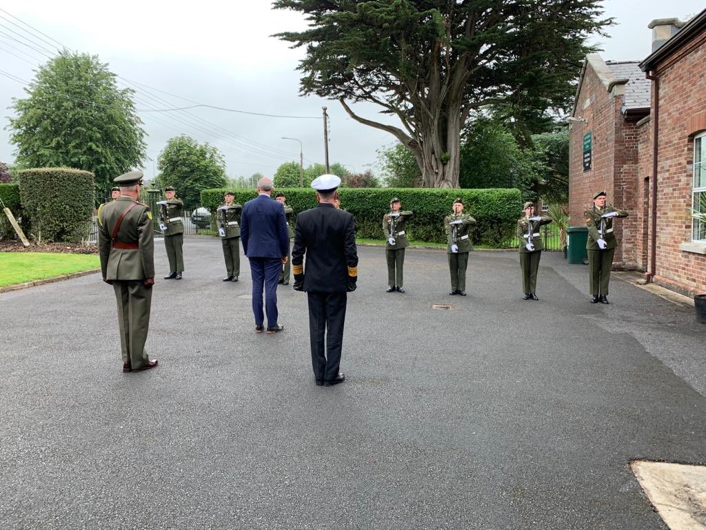 mark_mellett's tweet photo. 45yrs ago as a Cpl @dfreserve 5th Mot Sqd, I ambushed the 1st Arm Sqd near Westport! Proud with @goc_dftc, to meet the great troopers of today providing an Honour Guard for Minister Simon Coveney at #UNTSI where he engaged with the Gen Staff & Sec Gen on his future plans & policy https://t.co/KLWZ2A8UWB