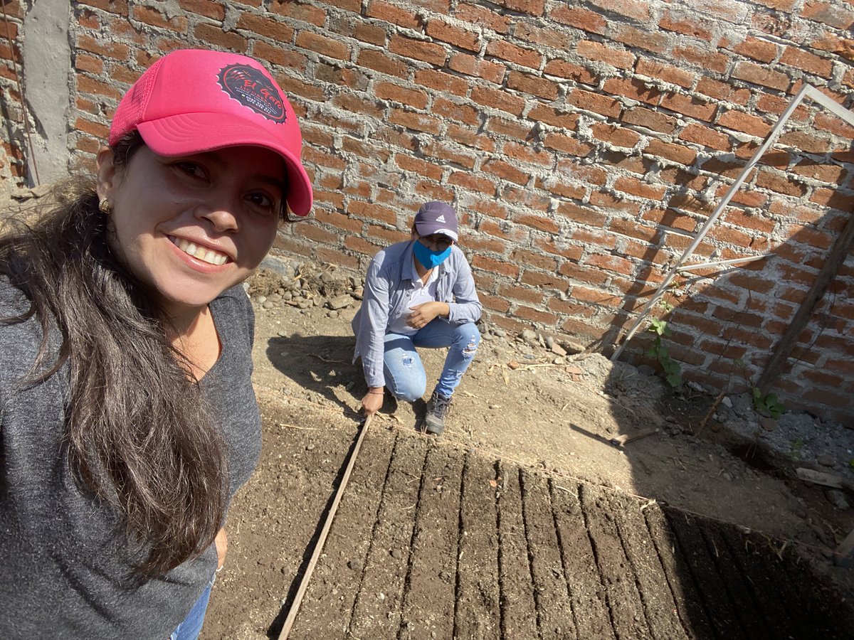 Quiero agradecer al @AgriculturaLoja y en particular <a href="/SCamppverde/">Sara Camppverde</a> y <a href="/ROMANBAYRON/">BAYRON ROMAN</a> por su valioso aporte, trabajo, dedicación en la elaboración y plantación de nuestro huerto urbano en Macará... juntos trabajamos por ofrecer productos orgánicos 💪🌱<a href="/AgriculturaEc/">Agricultura, Ganadería y Pesca Ecuador 🇪🇨</a>